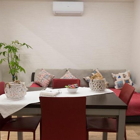 Al Centro, A Due Passi Dal Mare Appartamento Nuovo 안치오 외부 사진