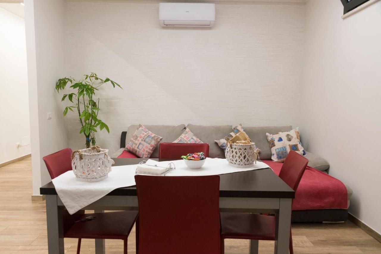 Al Centro, A Due Passi Dal Mare Appartamento Nuovo 안치오 외부 사진